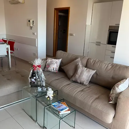 Kroatien Adria Riviera Mit 3 Schlafzimmer Apartment *