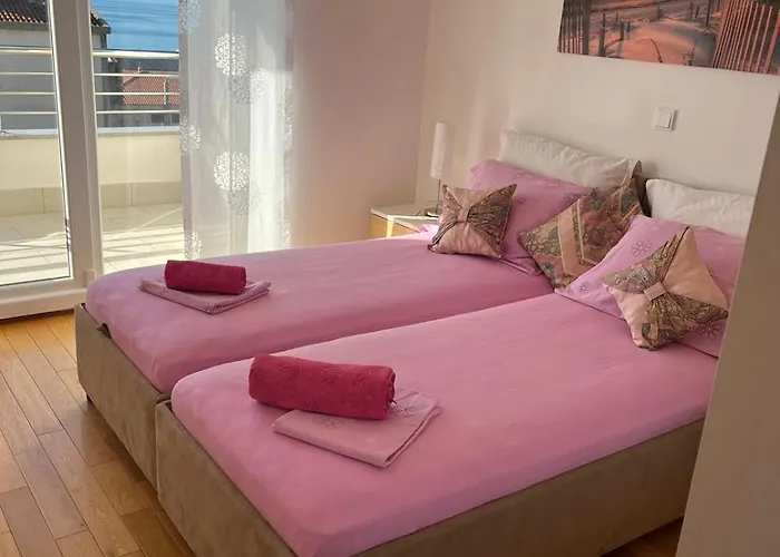 Kroatien Adria Riviera Mit 3 Schlafzimmer Apartment